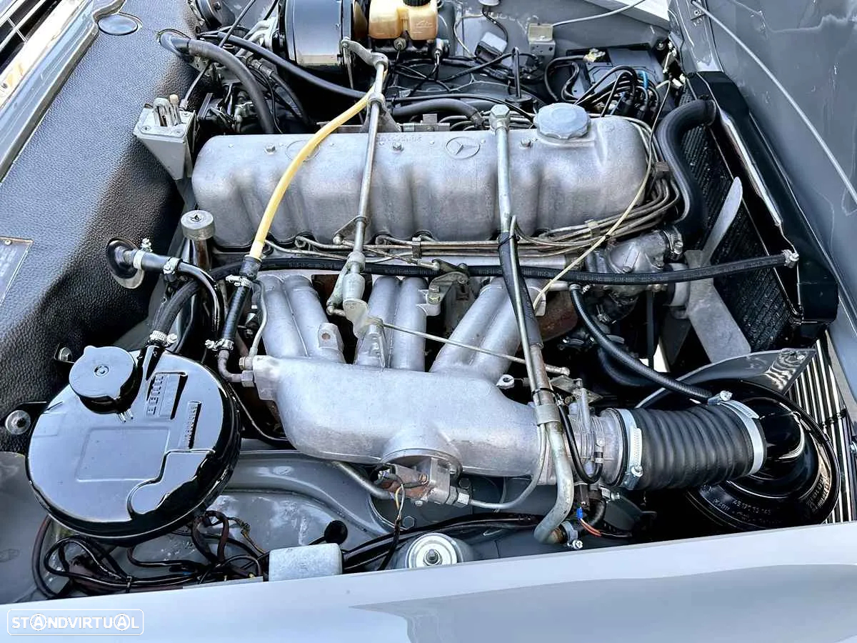 Mercedes-Benz 230 - 39