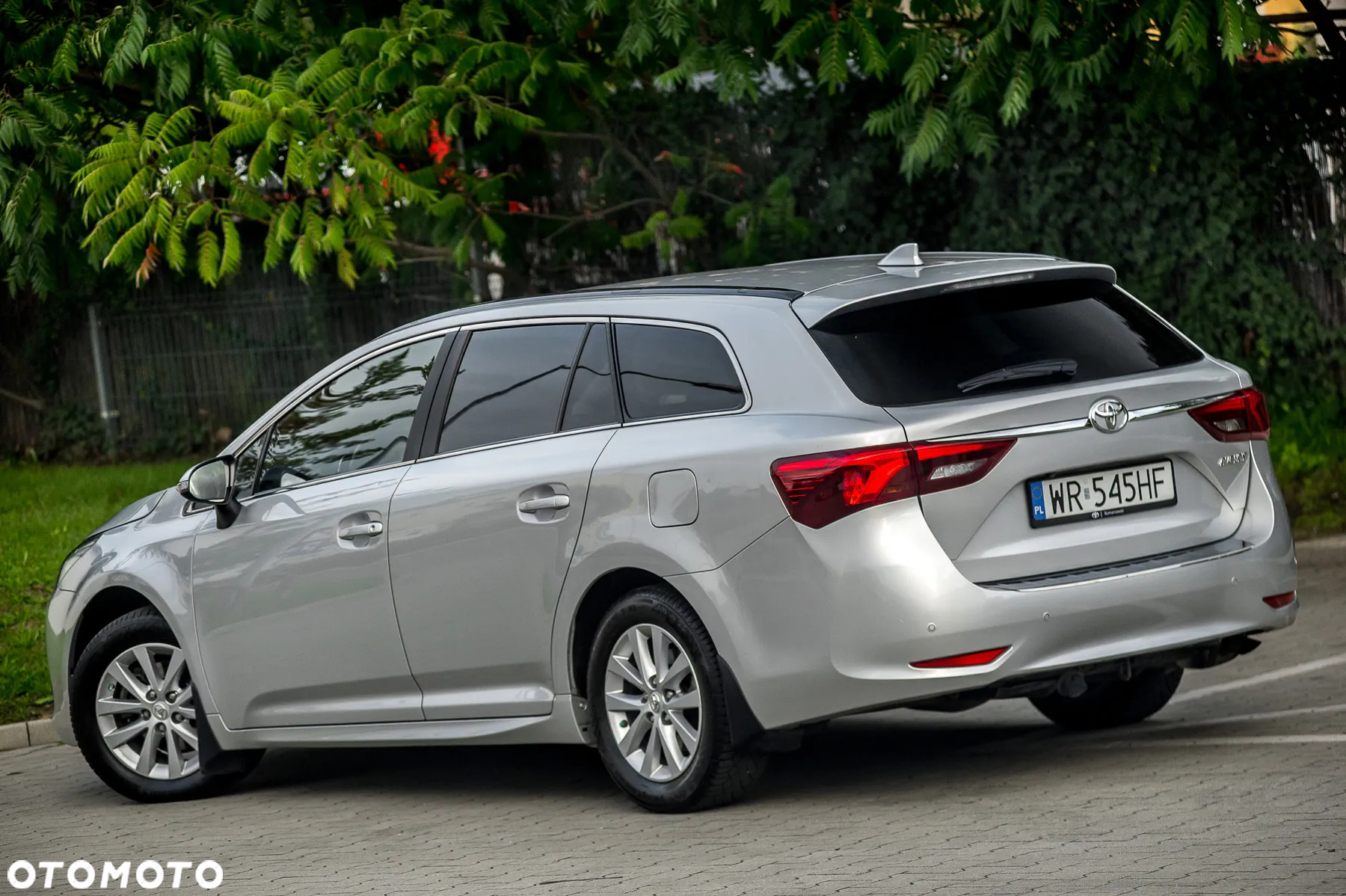 Toyota Avensis 1.8 Premium MS - 12