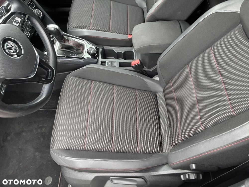 Volkswagen T-Roc - 13