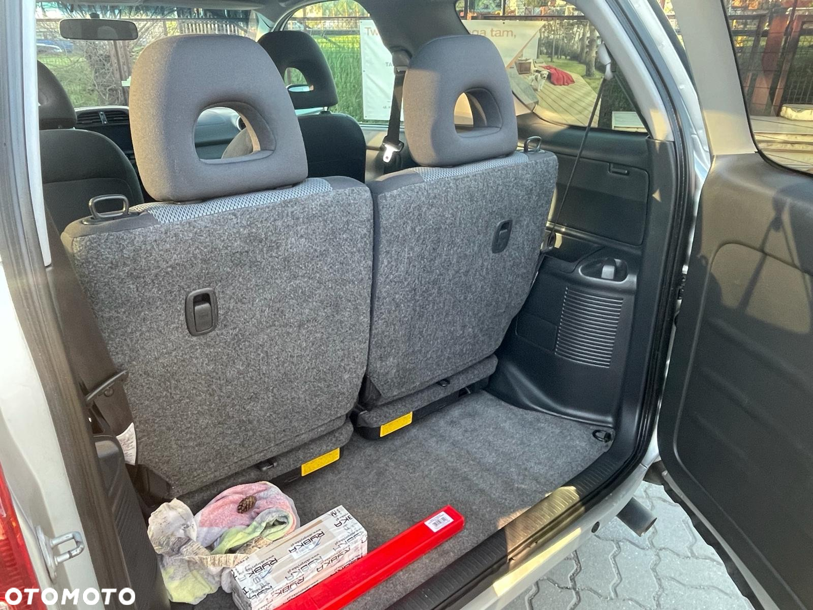 Toyota RAV4 - 12