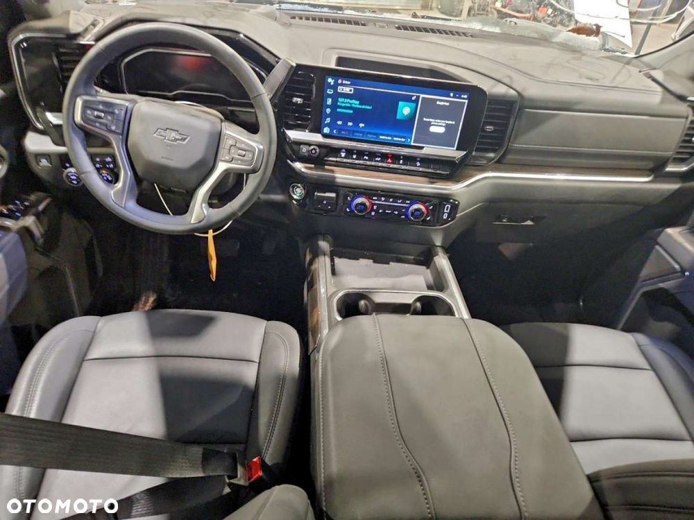 Chevrolet Silverado - 3