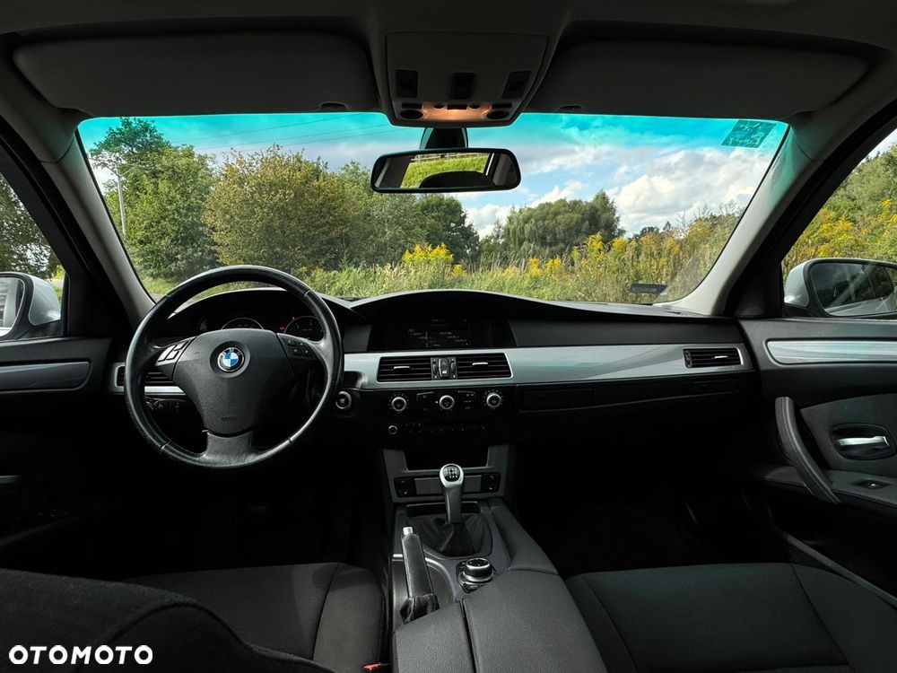 BMW Seria 5 525d xDrive - 29
