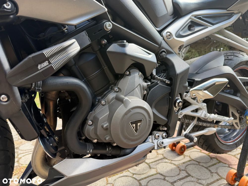 Triumph Street Triple - 17