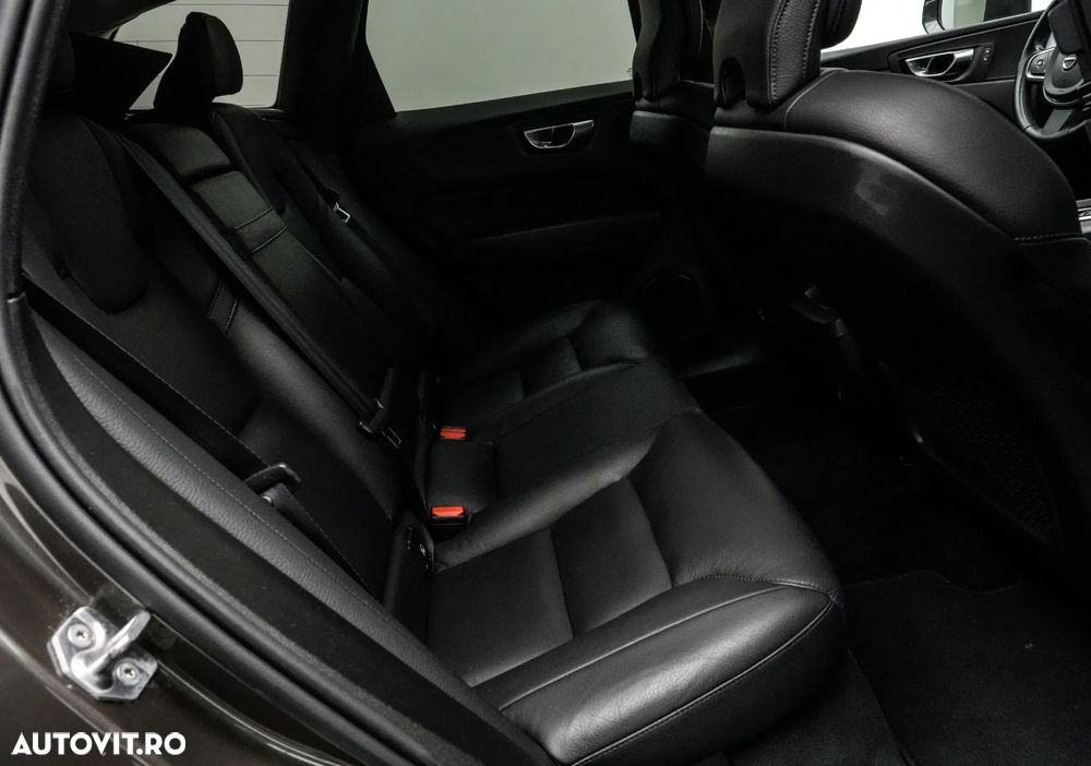 Volvo XC 60 D4 Momentum Pro - 16