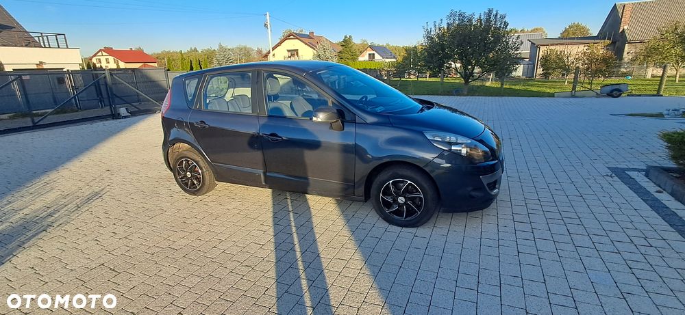 Renault Scenic 2011 photo 2