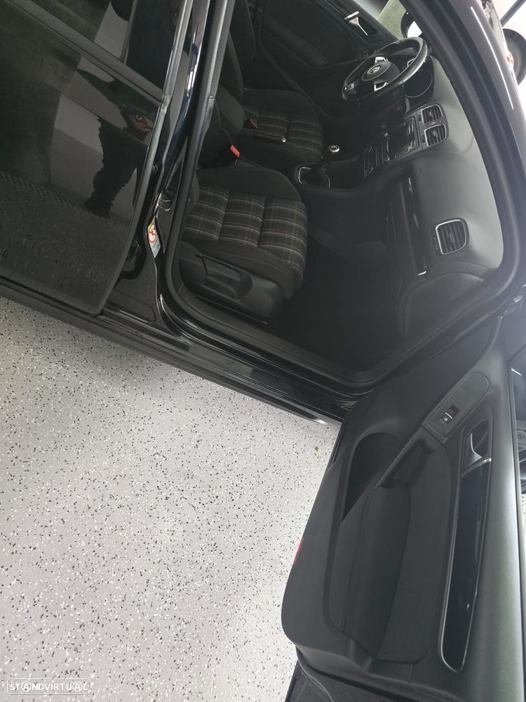 VW Golf 2.0 GTI - 21