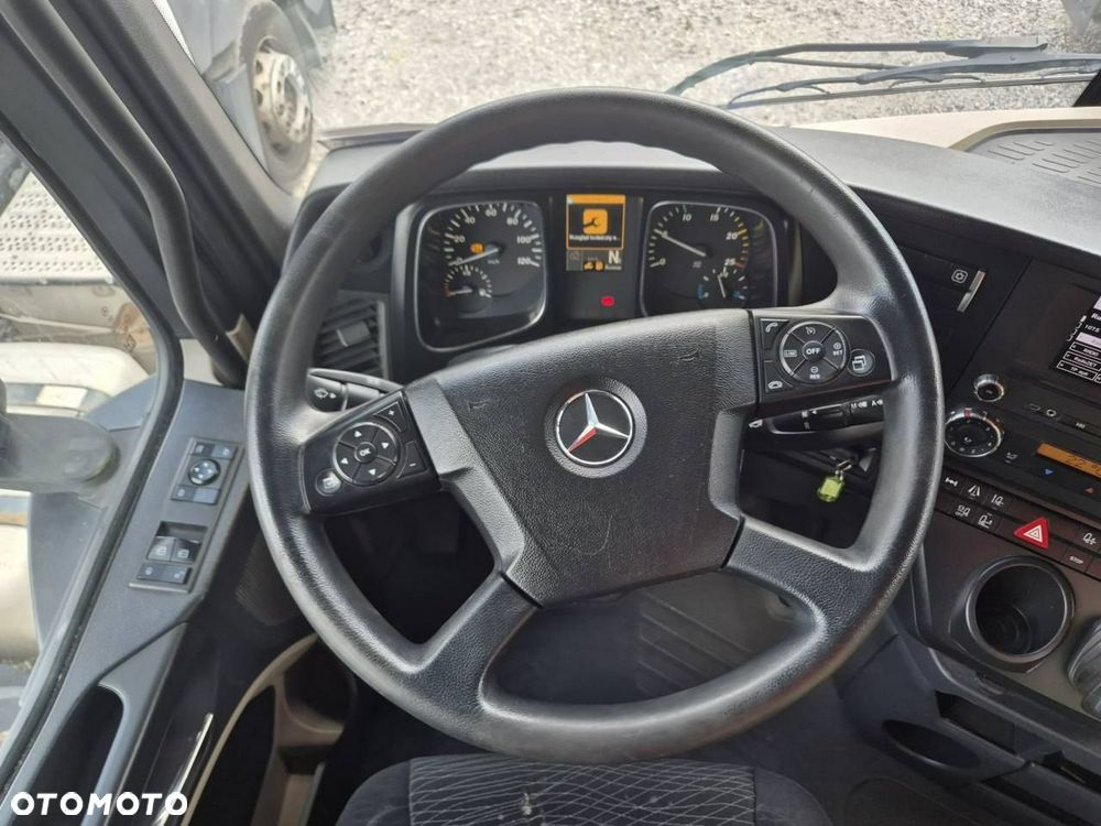 Mercedes-Benz Actros - 22