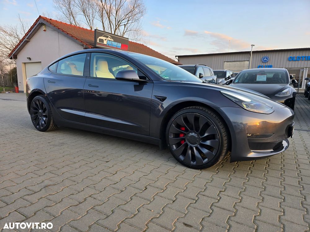 Tesla Model 3 Performance - 4