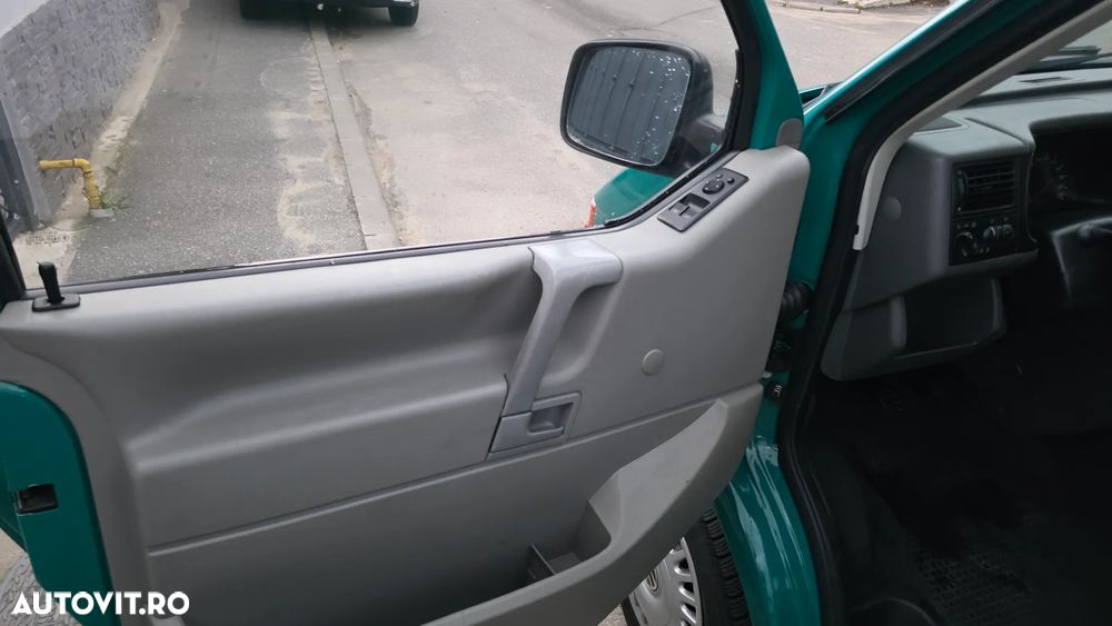 Volkswagen Transporter Caravelle Syncro 7DC2Y5 - 14