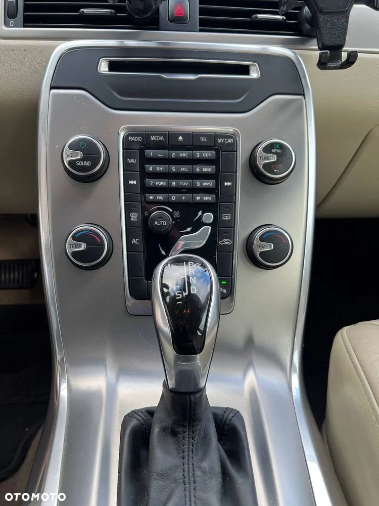 Volvo V70 D2 Geartronic Powershift Edition - 10