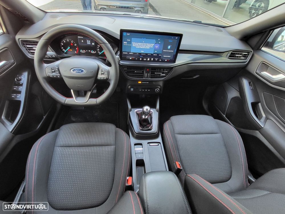 Ford Focus 1.0 EcoBoost MHEV ST-Line — fotografia 8