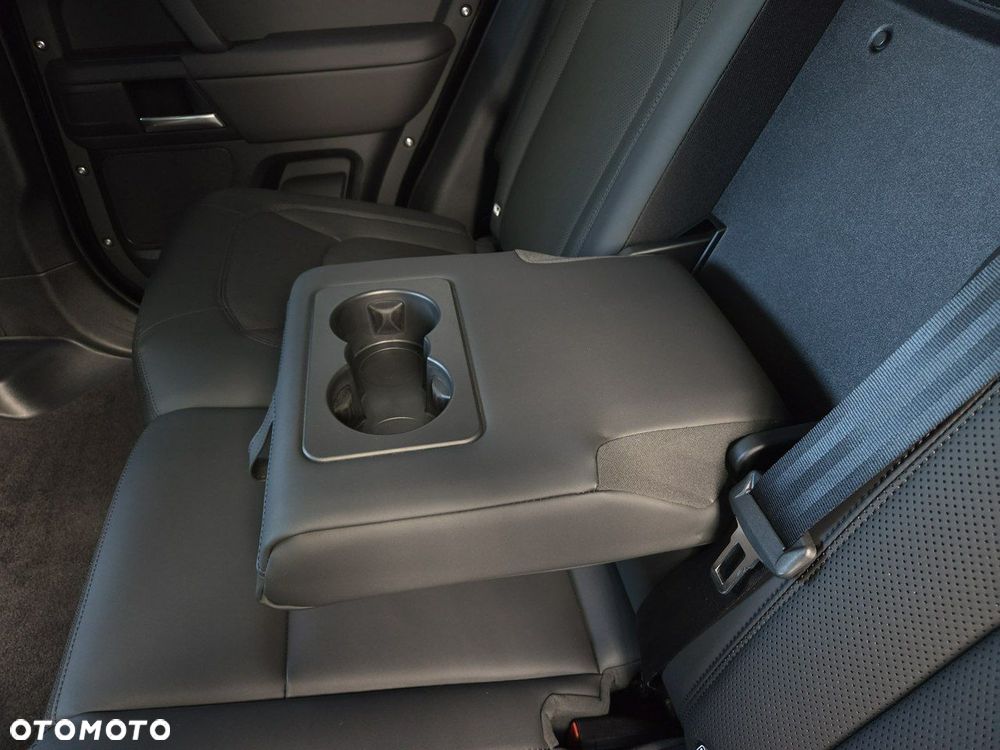 Land Rover Defender - 27