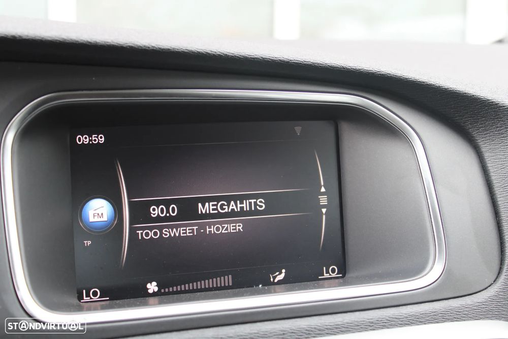Volvo V40 2.0 D3 Momentum - 24