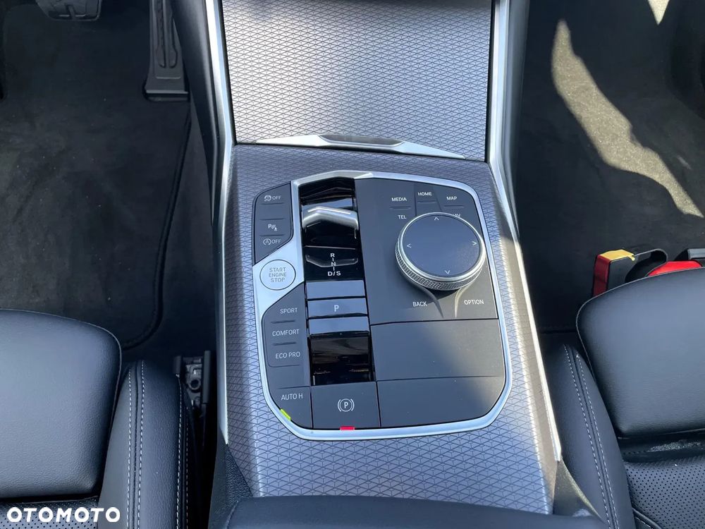 BMW Seria 3 320i M Sport - 9