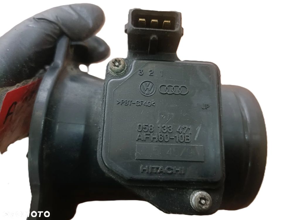 AUDI A3 8L 96-03 r. 1,6 B PRZEPŁYWOMIERZ HITACHI 058133471 + - 4