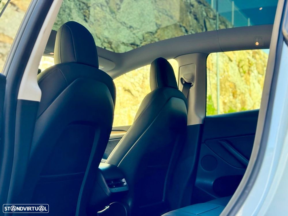 Tesla Model Y Long Range Dual Motor AWD - 27