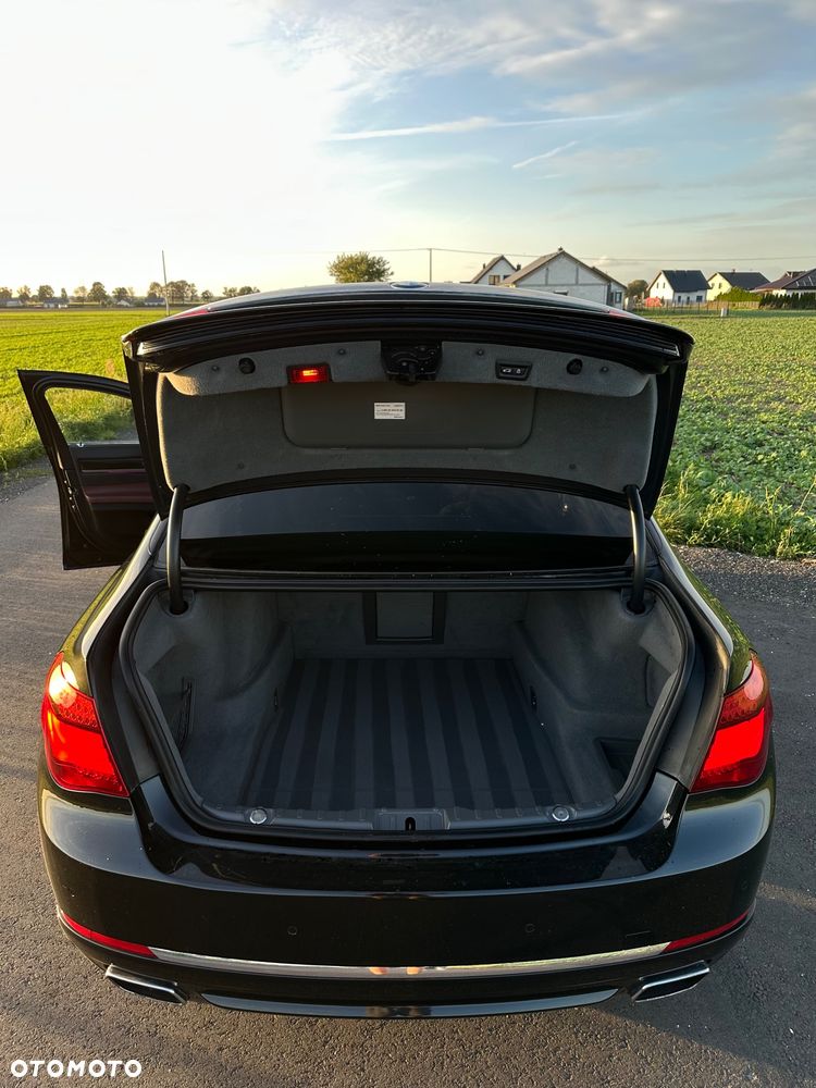 BMW Seria 7 750i xDrive Edition Exclusive - 28