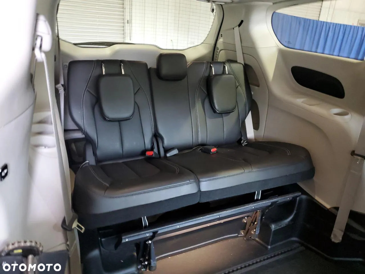 Chrysler Pacifica - 10