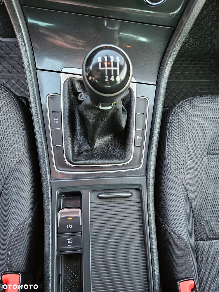 Volkswagen Golf - 10