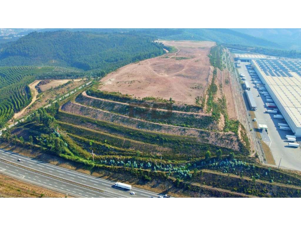 Terreno industrial em Valongo