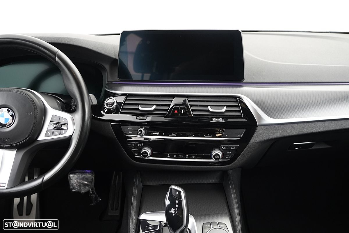 BMW 520 d Pack Desportivo M Auto - 13
