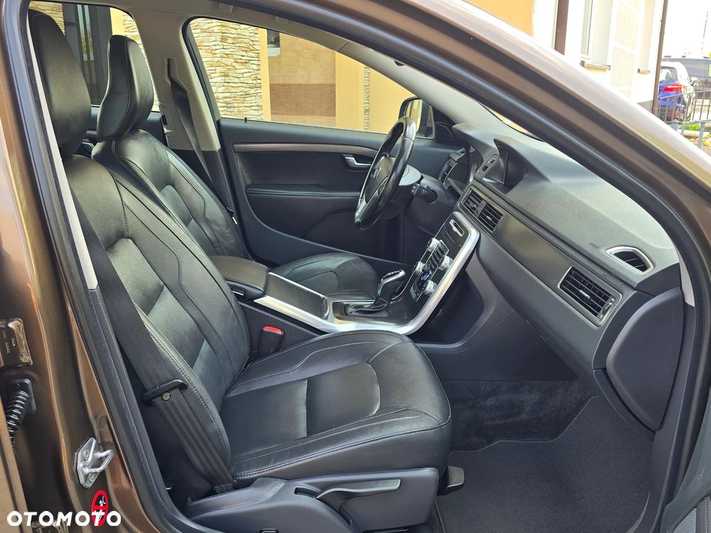 Volvo V70 D4 Geartronic Summum - 25