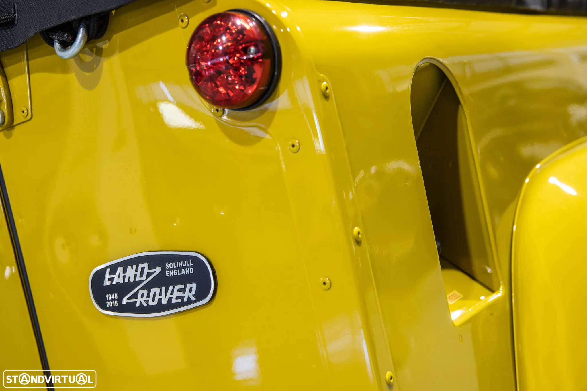 Land Rover Defender 90 SW 2.4 CRD E - 13