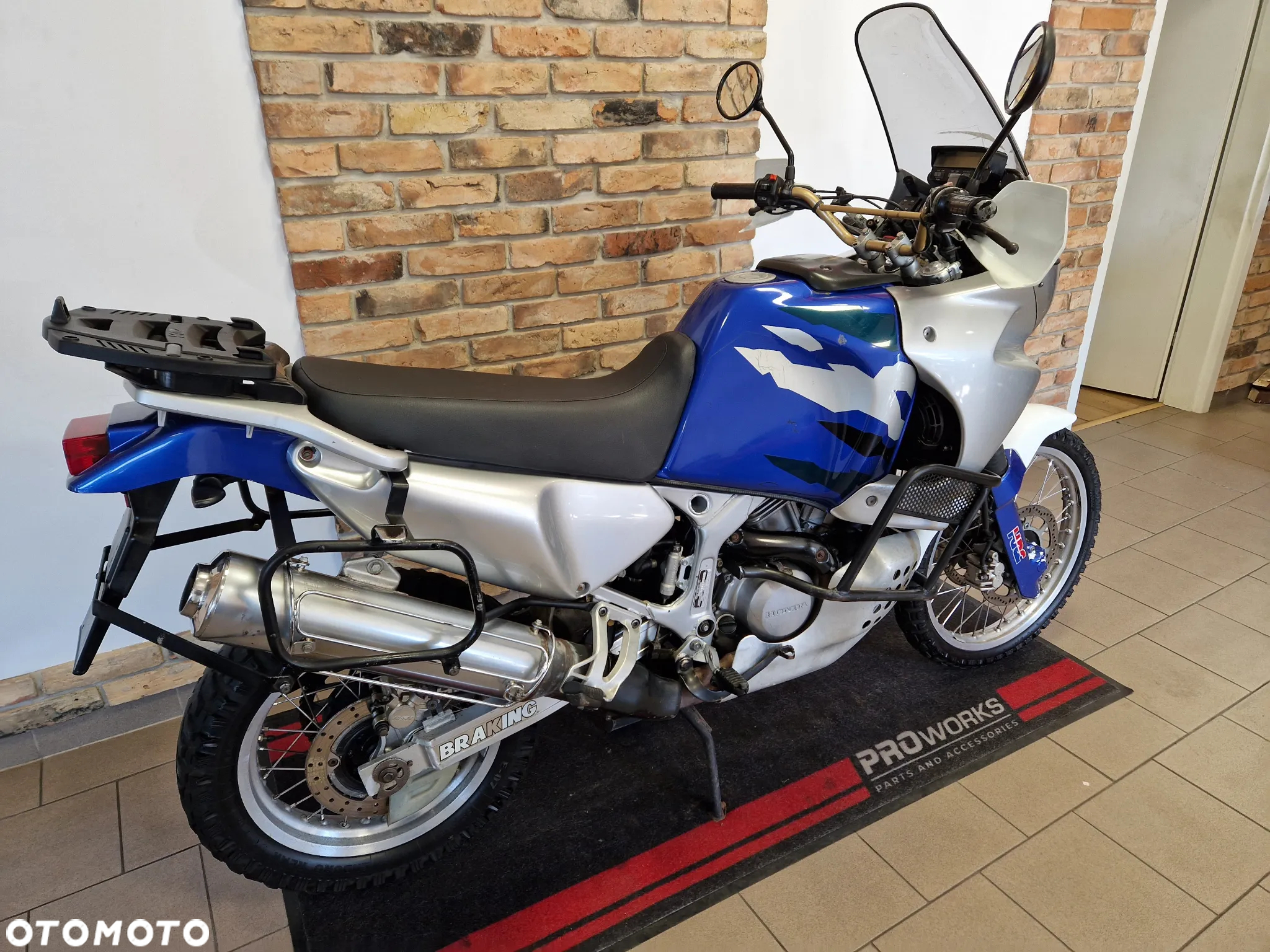 Honda XRV