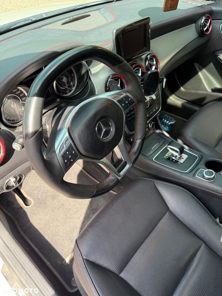 Mercedes-Benz CLA - 12