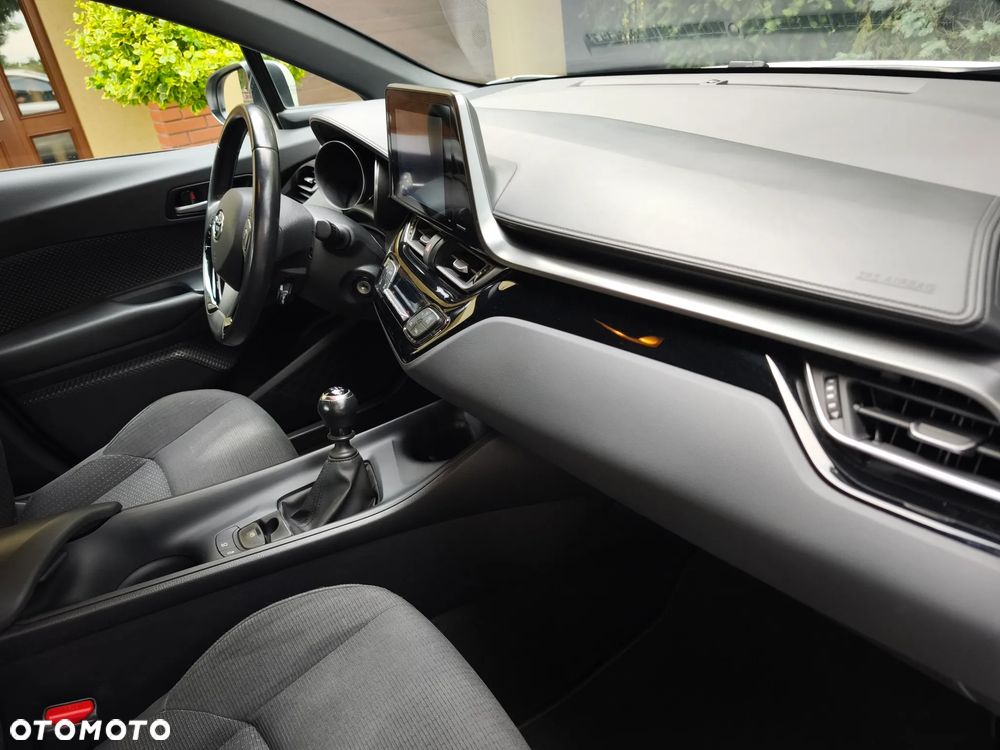 Toyota C-HR 1.2 T Premium - 24