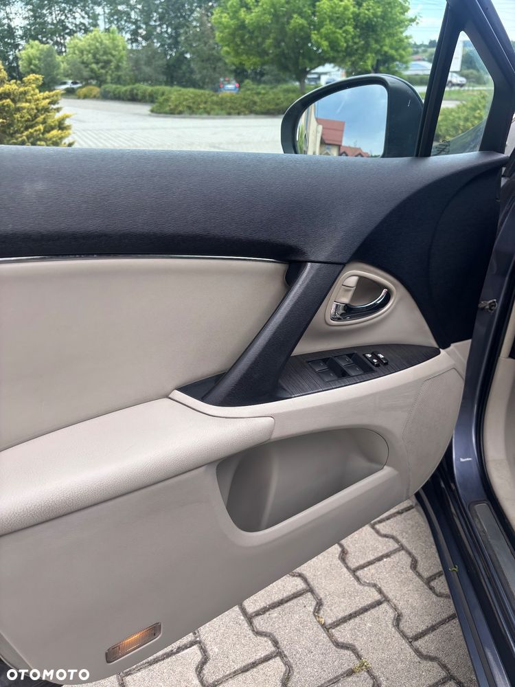 Toyota Avensis 2.0 D-4D Premium - 21
