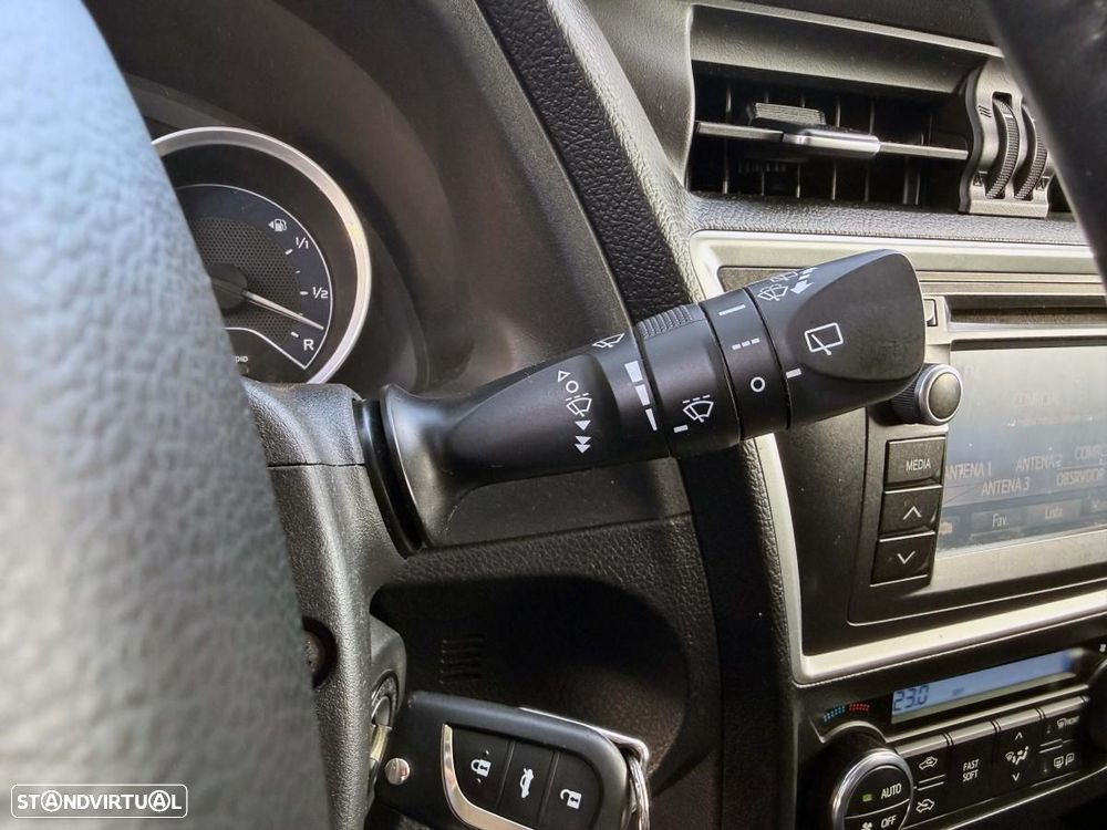 Toyota Auris 1.4 D-4D Exclusive - 32