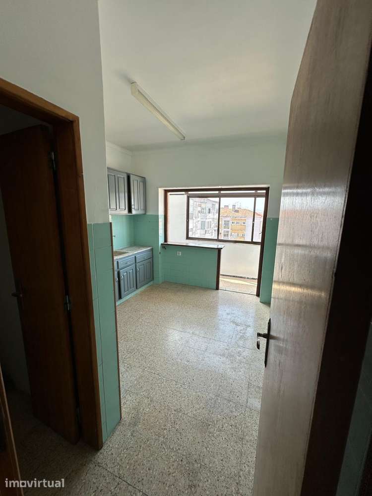 Apartamento T2, renovado, central - Grande imagem: 2/7