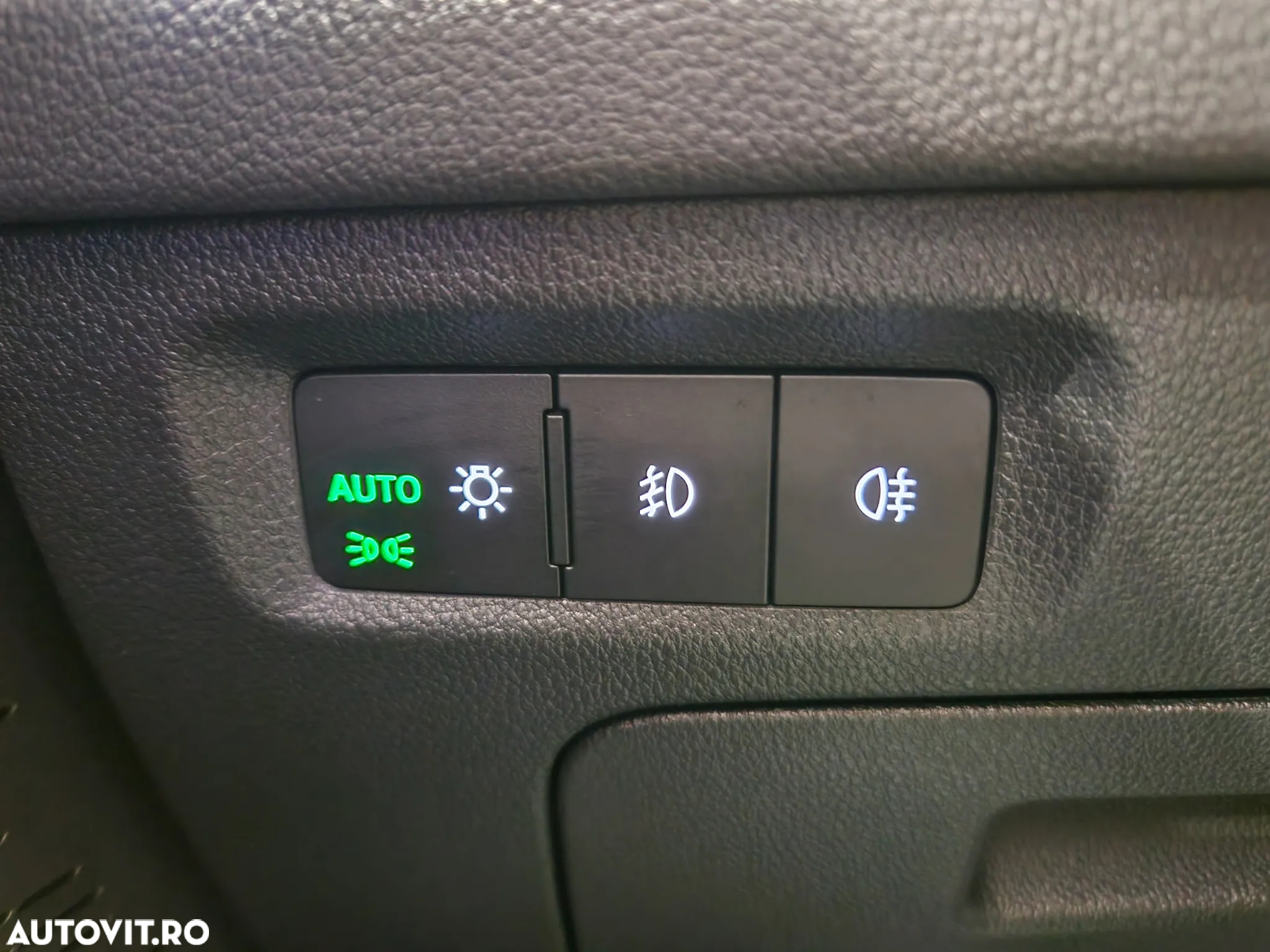 Skoda Octavia Combi 2.0 TDI DSG Premium Edition - 17