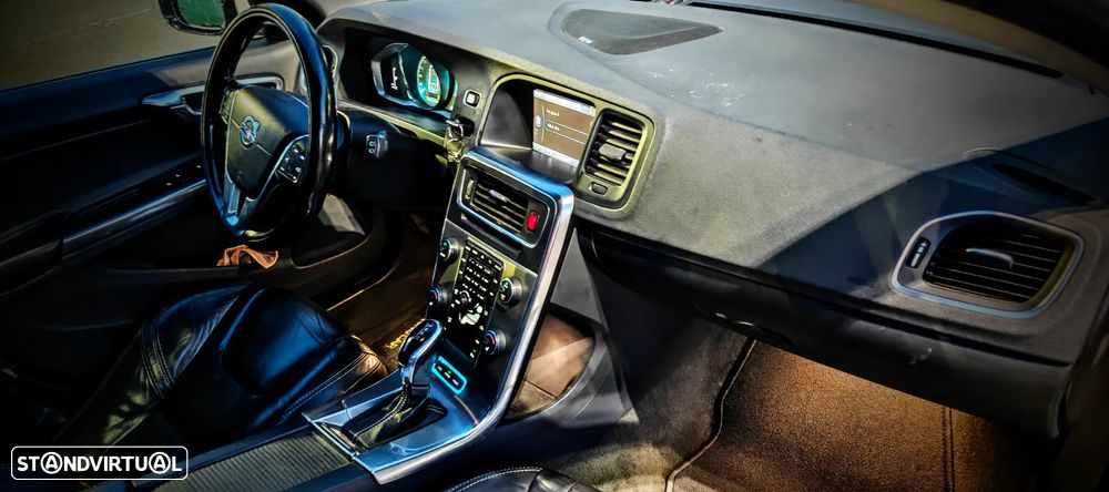 Volvo V60 2.4 D6 R-Design Sum.AWD Phev - 13