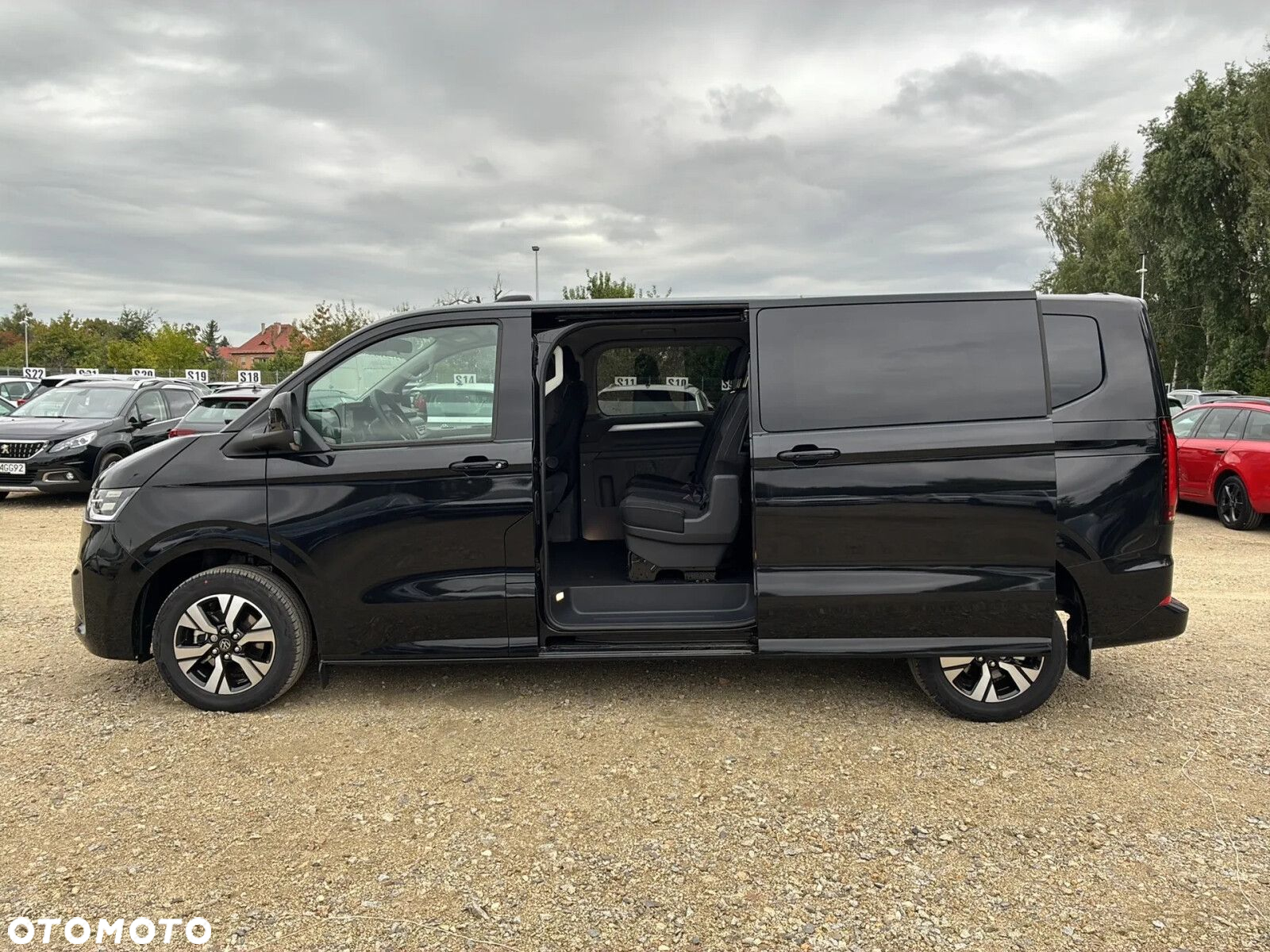 Volkswagen Caravelle - 10