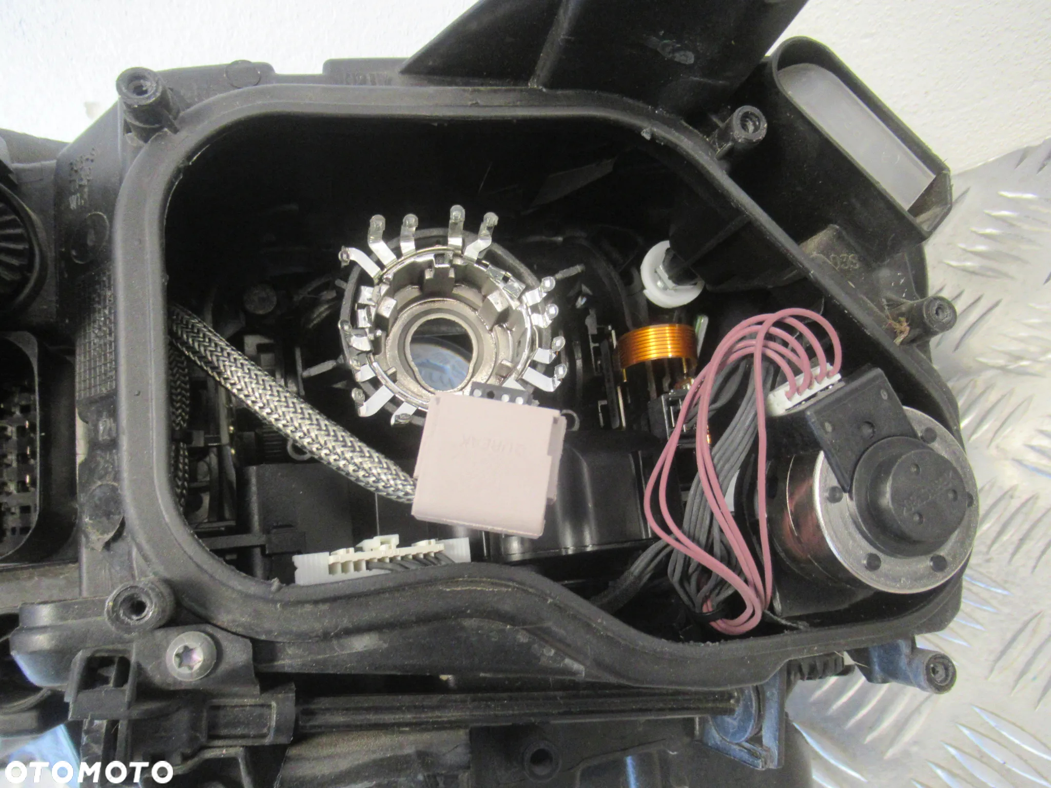 LAMPA PRZEDNIA PRZÓD PRAWA VW GOLF VII 7 5G1 BI-XENON 2012-2016 rok - 17