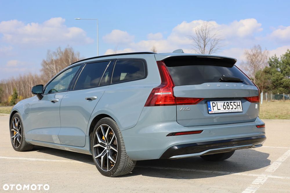 Volvo V60 T8 AWD Plus Dark - 9