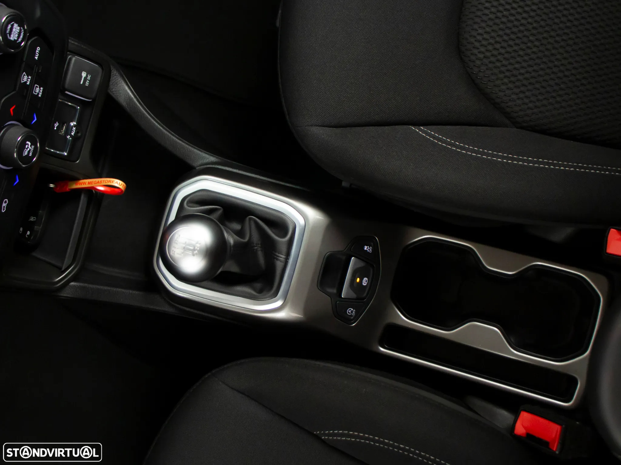 Jeep Renegade 1.0 T Limited - 32
