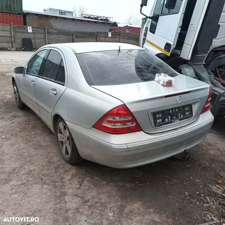 Dezmembrari  Mercedes-Benz C-CLASS (W203)  2000  > 2007 C 200 Kompres - 3