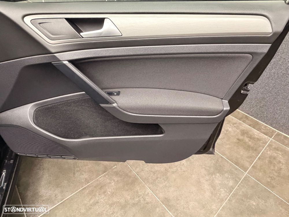 VW Golf 1.6 TDi BlueMotion Confortline - 50