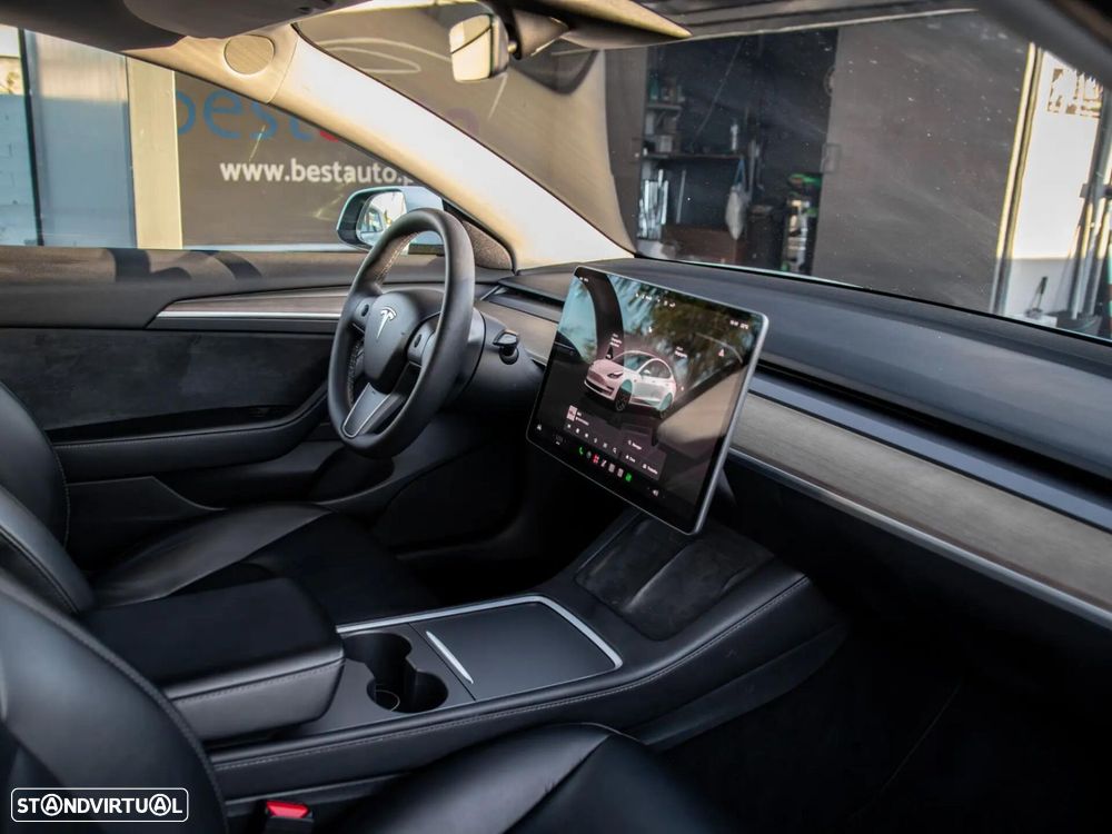 Tesla Model 3 Performance Dual Motor AWD - 32