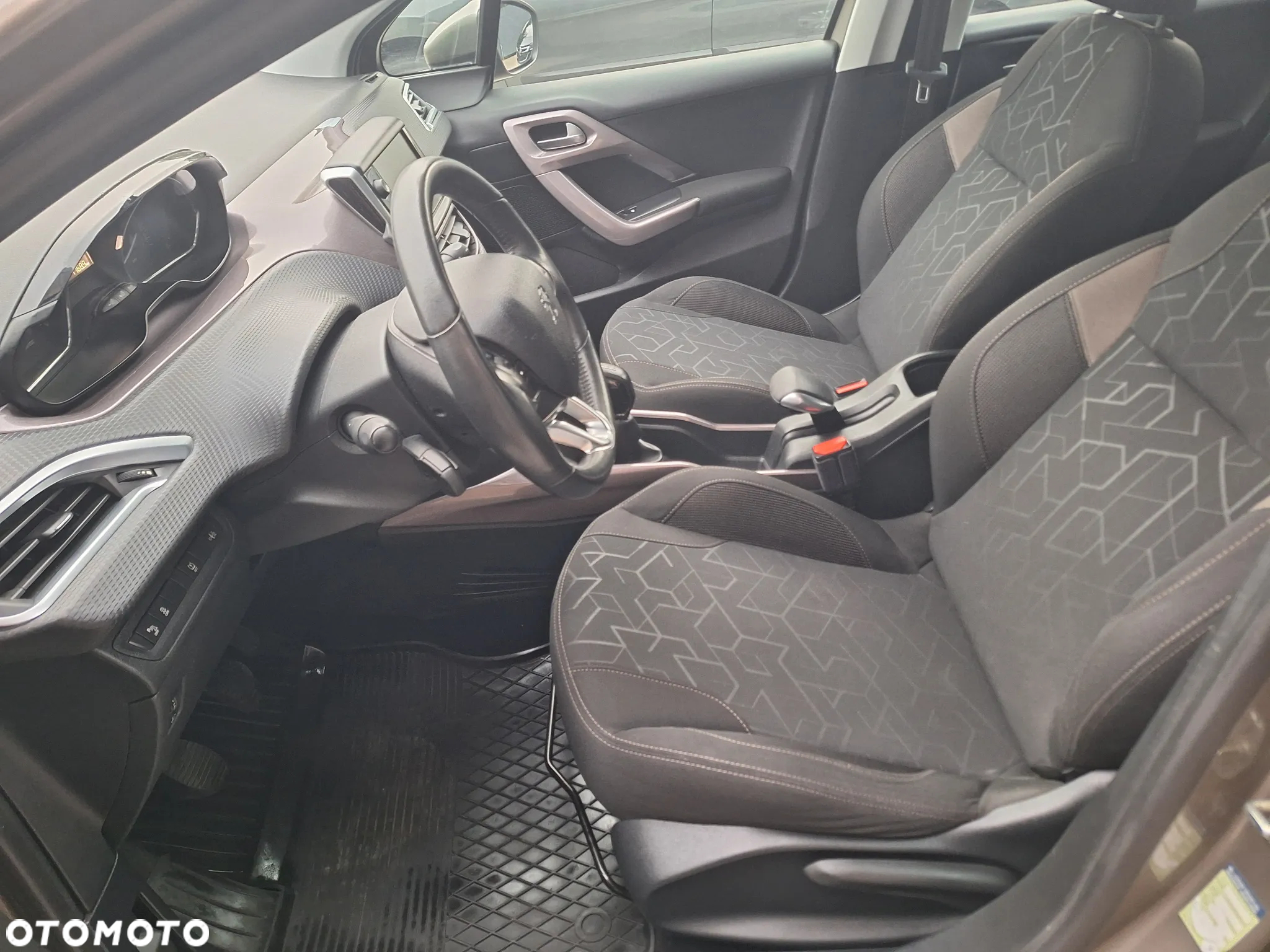 Peugeot 2008 - 10