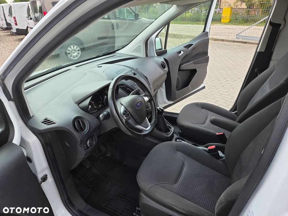 Ford Transit Courier - 12