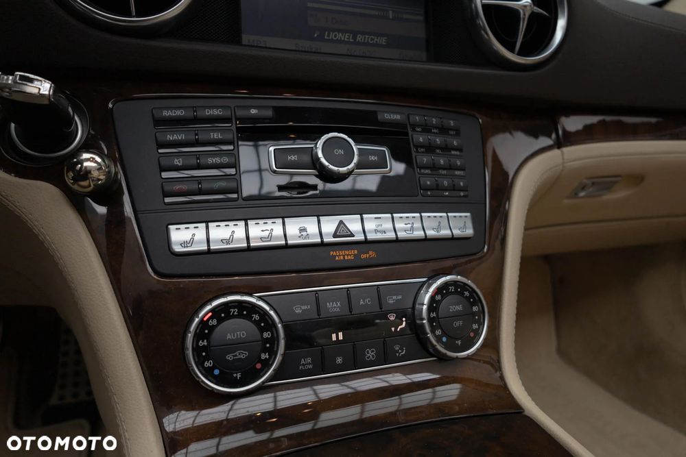 Mercedes-Benz SL - 33