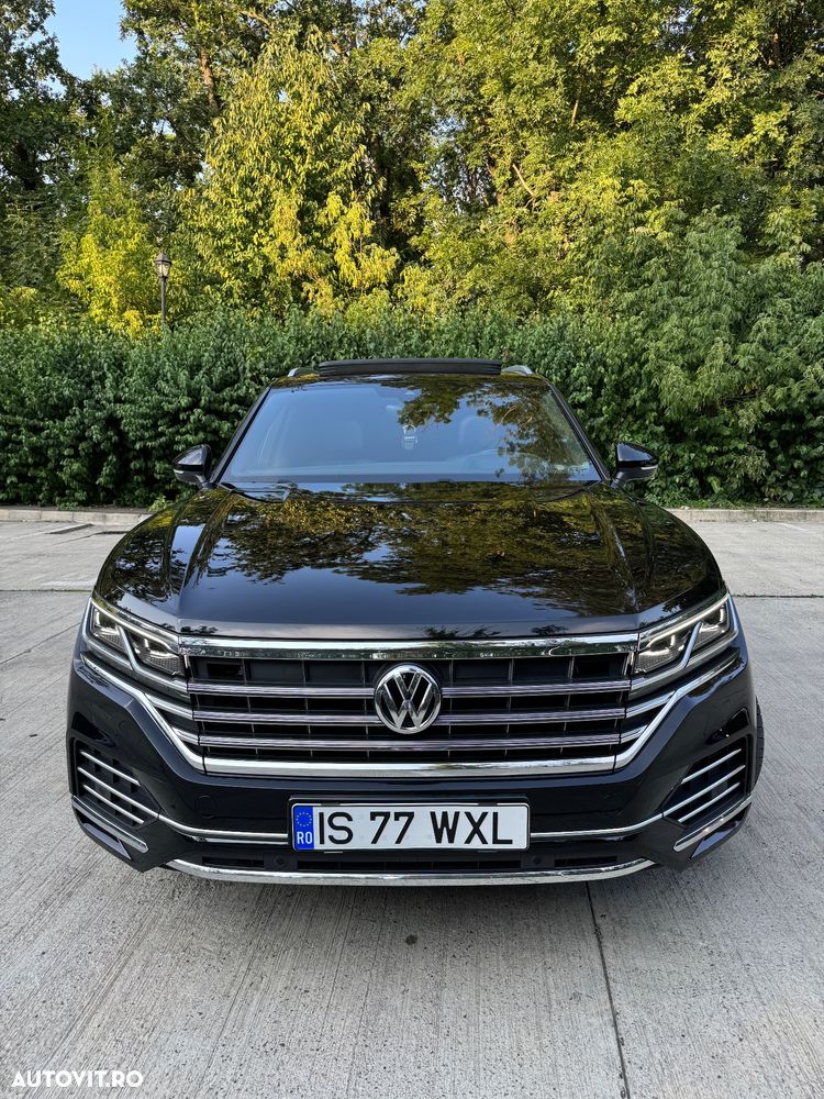 Volkswagen Touareg - 1