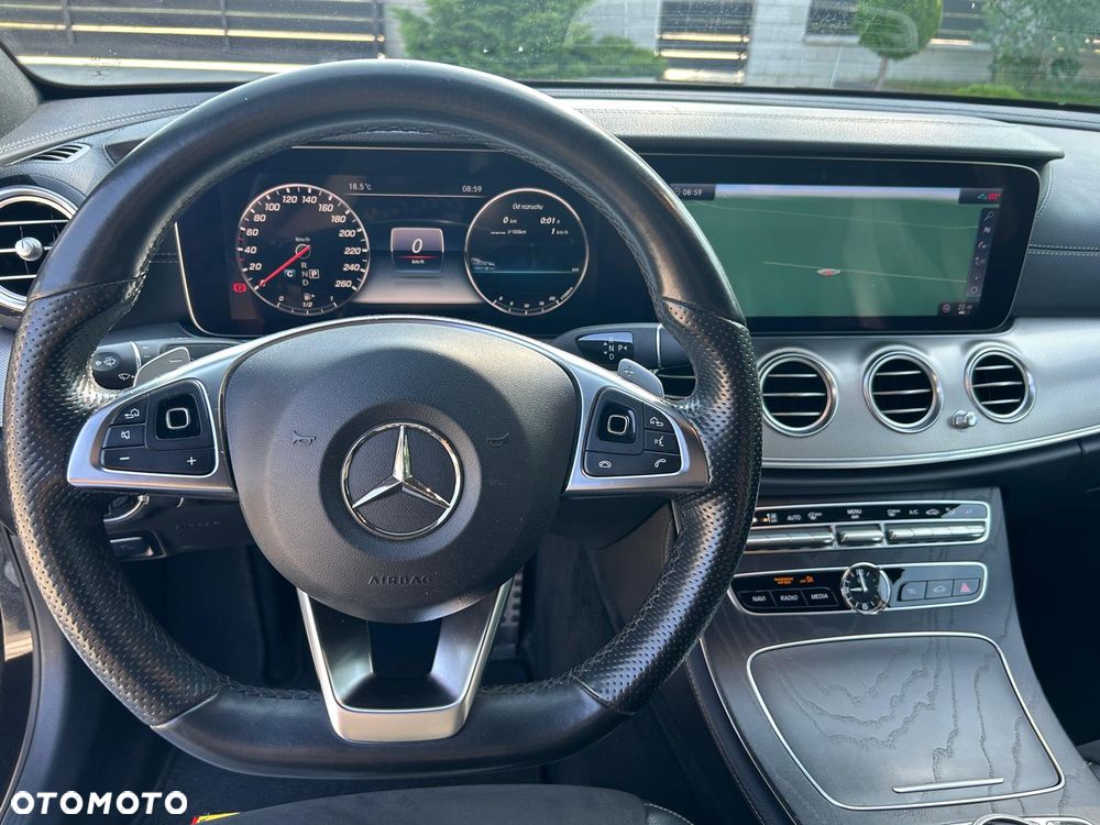 Mercedes-Benz Klasa E 220 d 4-Matic 9G-TRONIC - 11