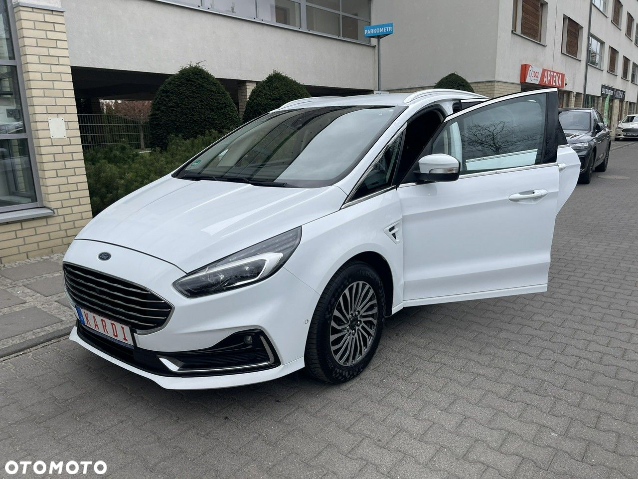 Ford S-Max - 16