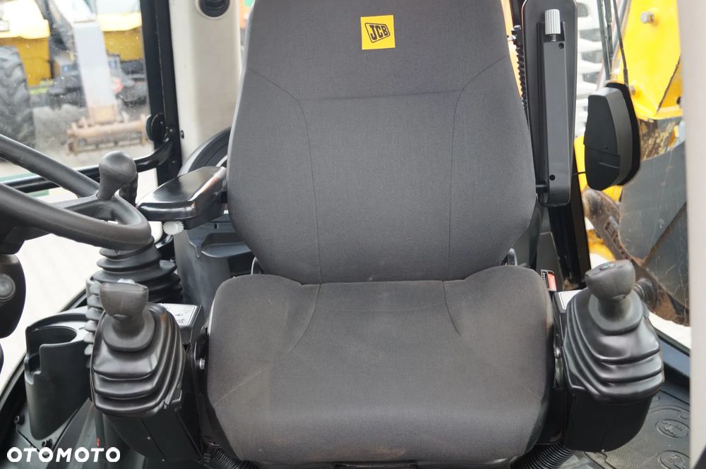 JCB 4CX - 37