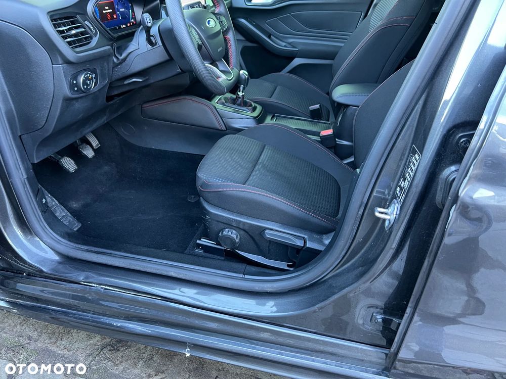 Ford Focus 1.0 EcoBoost Hybrid ST-LINE - 16